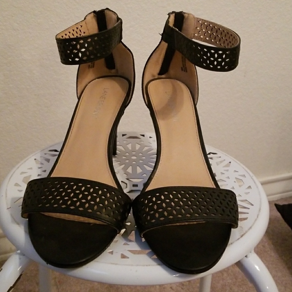 👀👀Super cute black strappy heels👀👀